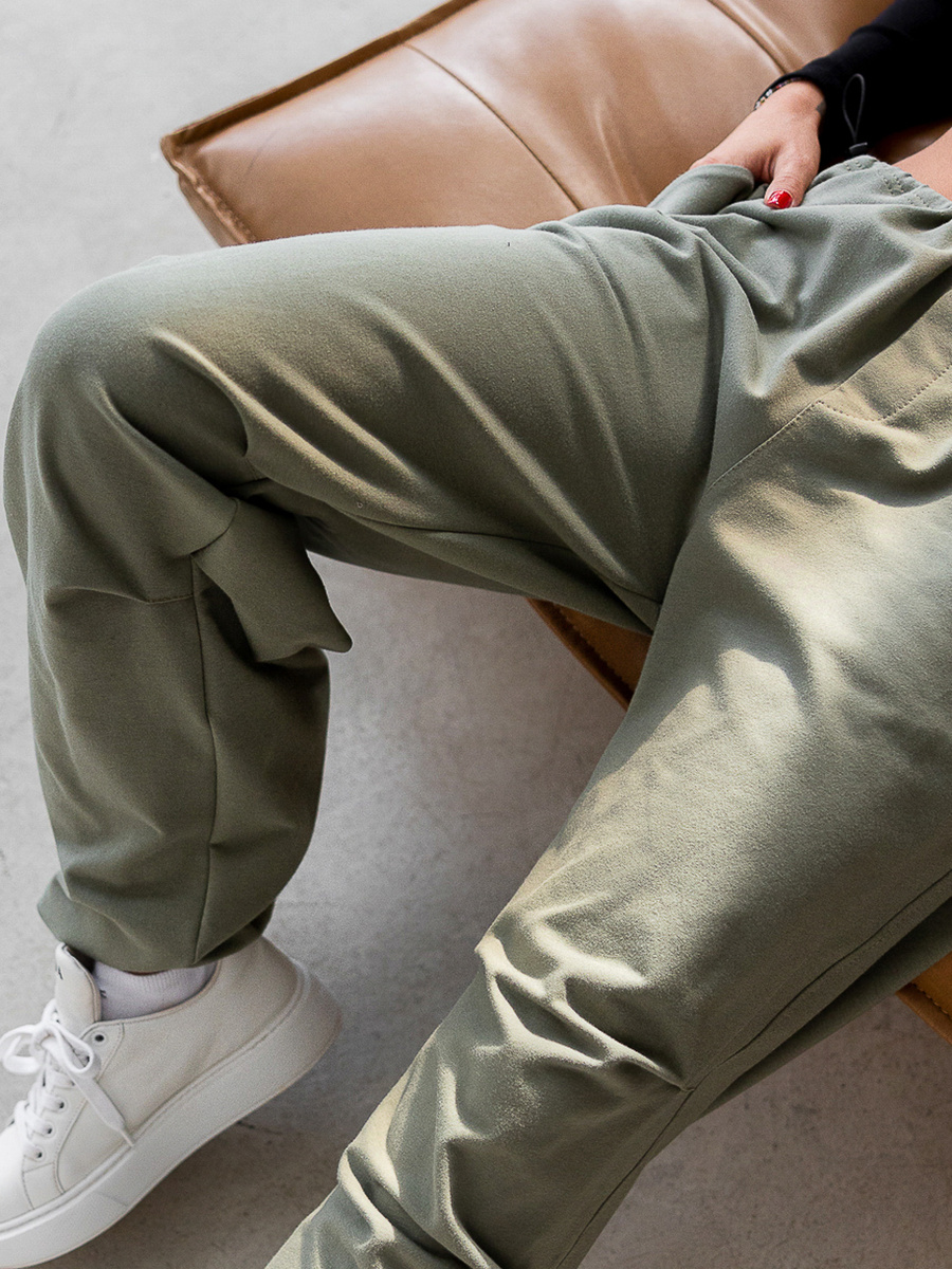 Bavlněné tepláky s nízkým pasem khaki C451