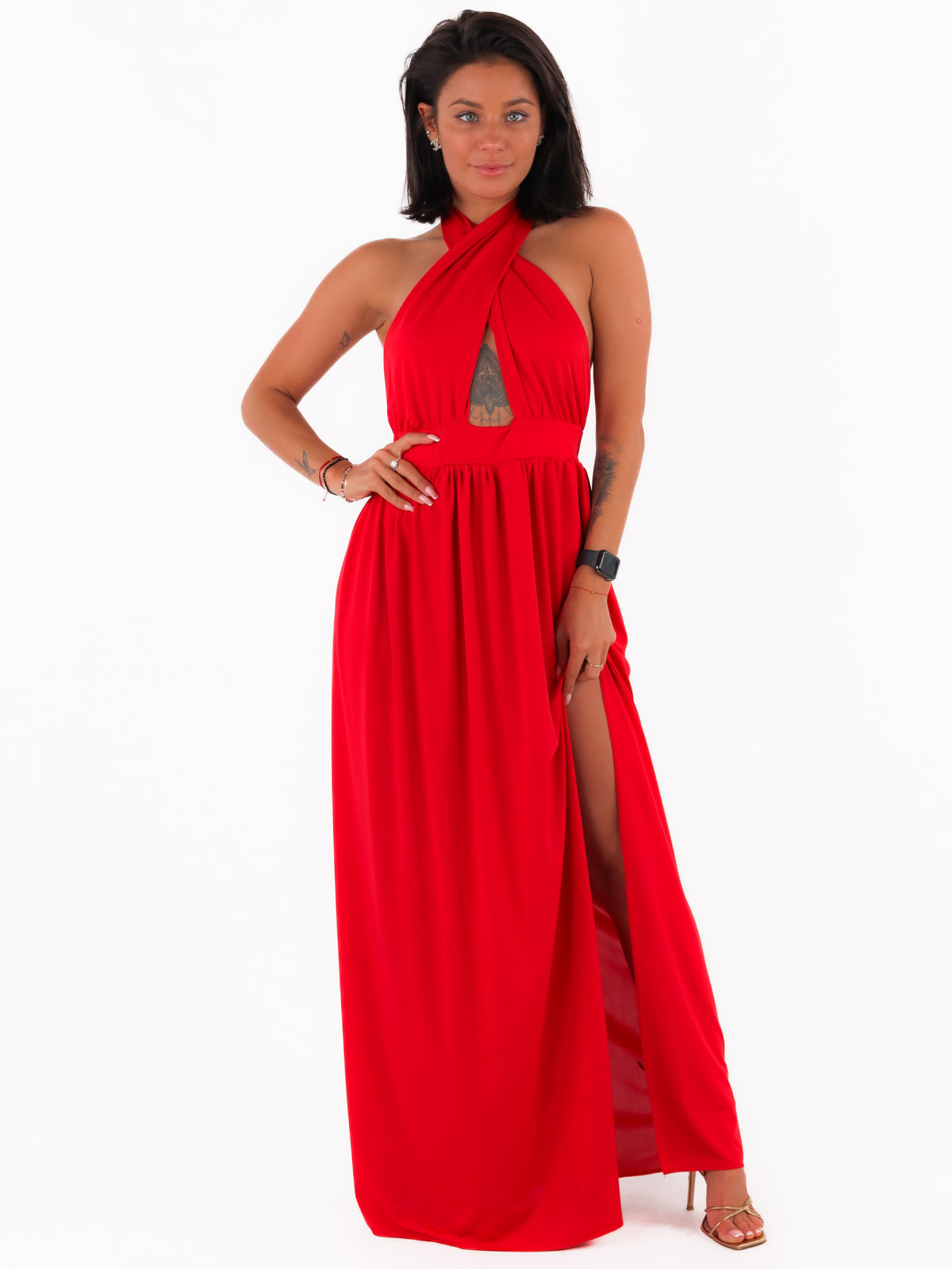 Maxi šaty s červeným ohlávkovým výstřihem c306